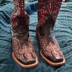 Embroidered Western Boots - Black and Pink
